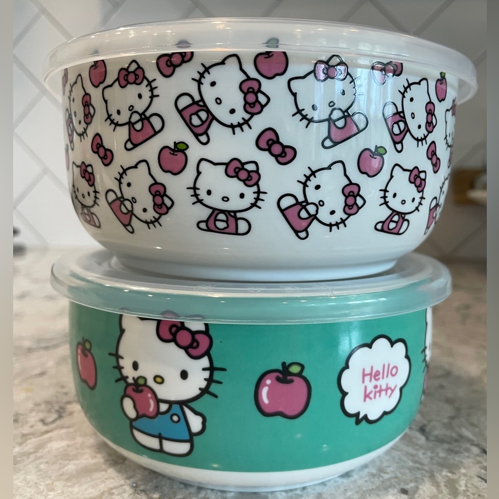 Hello Kitty  Pressure Lid Ceramic Food Storage Bowls 2 Containers Medium 5.5”